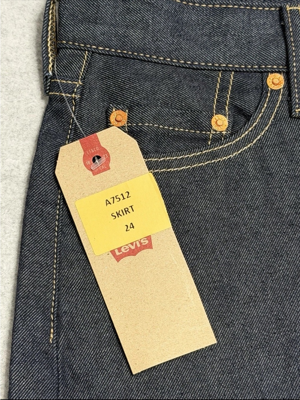 Levi's Premium women's denim maxi skirt in a deep dark indigo rigid denim, new - Picture 4 of 6